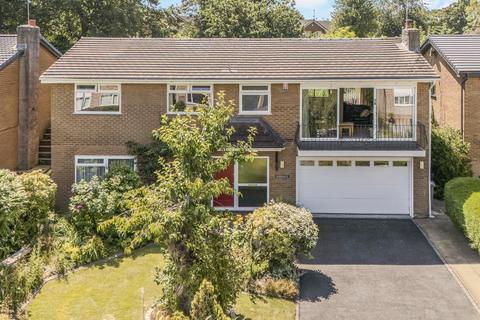 5 bed property, in Berkshire Drive, £465,000