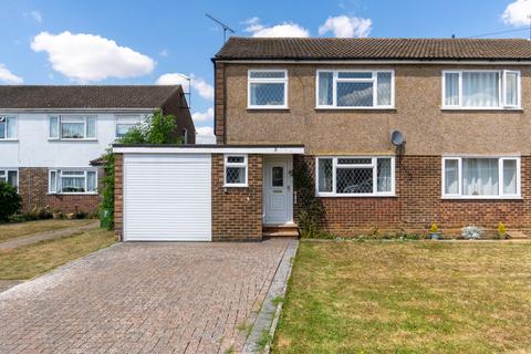 3 bed property, in Elm Close, £375,000