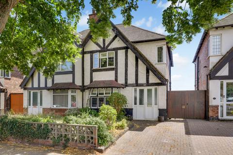 3 bed property, in Perry Road, £260,000