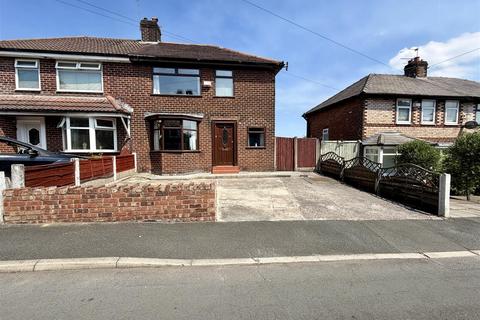 3 bed property, in Deacons Drive, £280,000