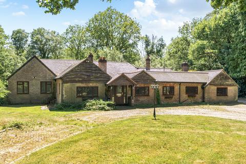 5 bed property, in Ashen Grove Road, £850,000