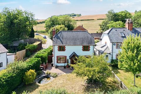 4 bed property, in Chine Road, £650,000