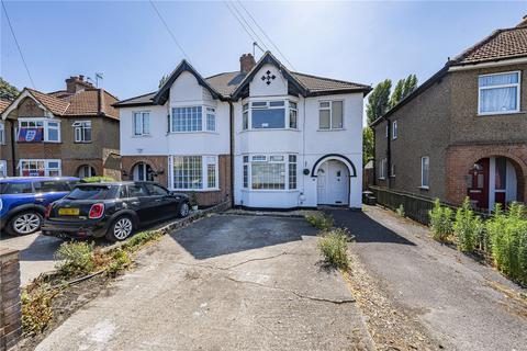1 bed property, in Mill Road, £290,000