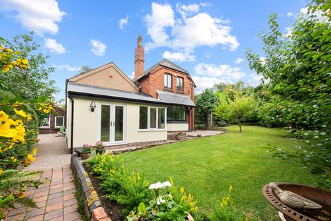 4 bed property, in Rainford Road, £625,000