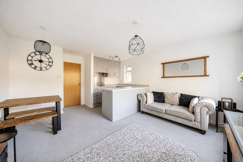 1 bed property, in Britannia Road, £490,000