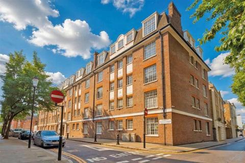 1 bed property, in Chelsea Manor Street, £75,000