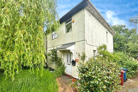 3 bed property, in Green Lane, £80,000