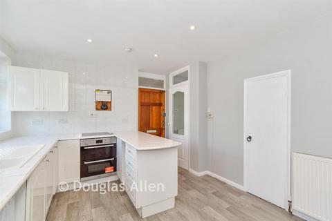 3 bed property, in Field Close, £500,000
