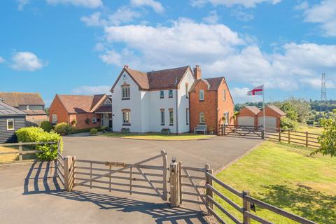 5 bed property, in Fernhill Farm, £1,400,000