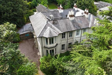 4 bed property, in 165, £499,950