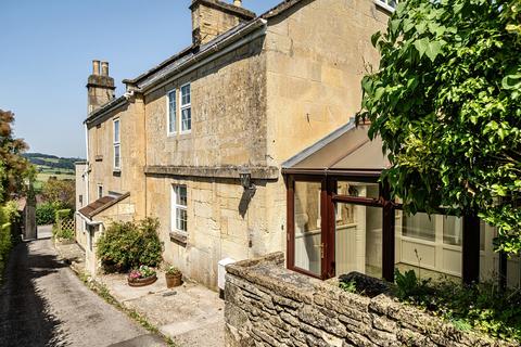 2 bed property, in High Street, £375,000