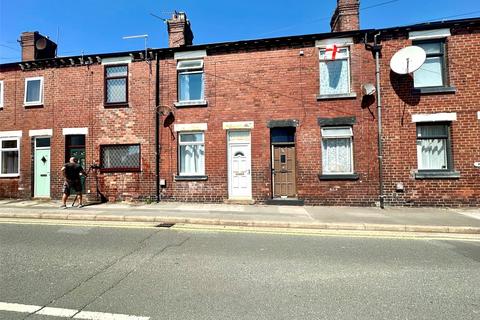 2 bed property, in Weeland Road, £90,000