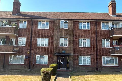 2 bed property, in Flat 11 John Hunt Court, £190,000