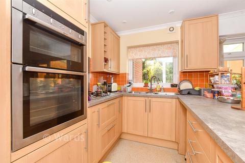3 bed property, in Minnis Lane, £350,000