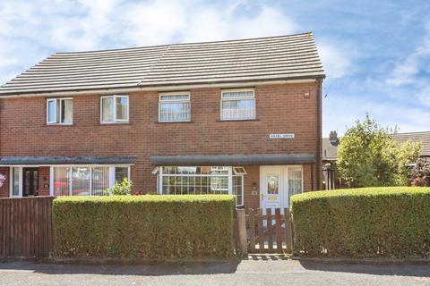 2 bed property, in Hazel Drive, £100,000