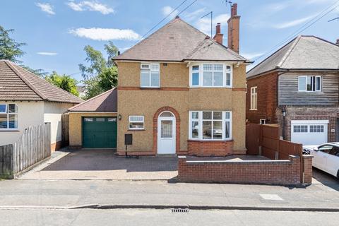 3 bed property, in Beatrice Road, £445,000