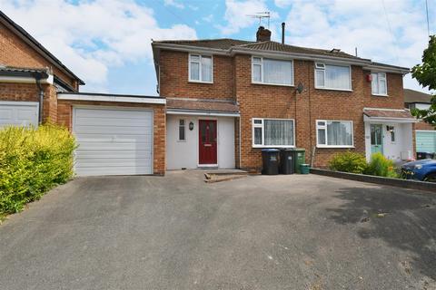 3 bed property, in Stirling Avenue, £417,500