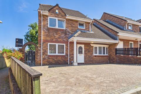 4 bed property, in Whitegates, £375,000