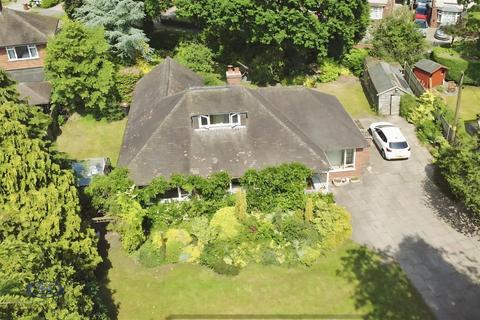 3 bed property, in Fields Road, £450,000