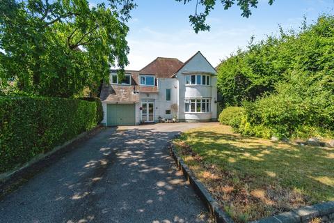 4 bed property, in Longwood Road, £925,000