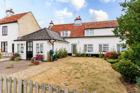 4 bed property, in The Street, £350,000