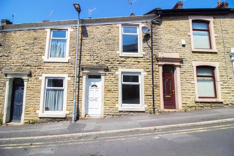 2 bed property, in Preston Street, £70,000