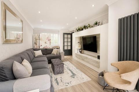 3 bed property, in Mildred Avenue, £700,000