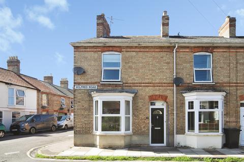 2 bed property, in Wilfred Road, £220,000