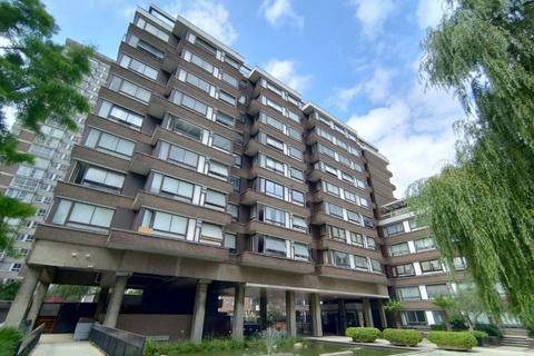 2 bed property, in 379 The Water Gardens, £385,000