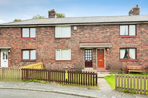 2 bed property, in Henderson Road, £100,000