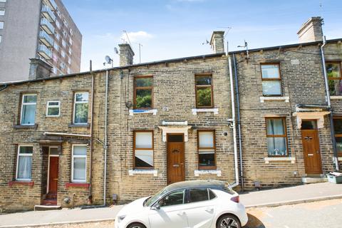 2 bed property, in Mount Street, £90,000