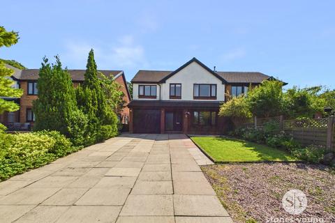 4 bed property, in Station Close, £325,000
