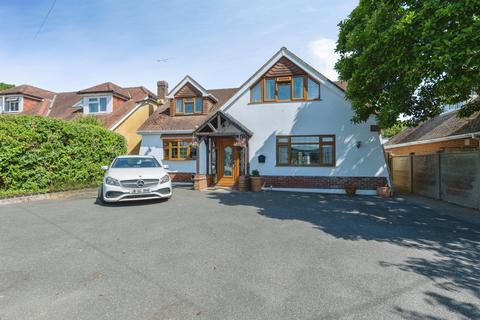 5 bed property, in Christchurch Road, £675,000