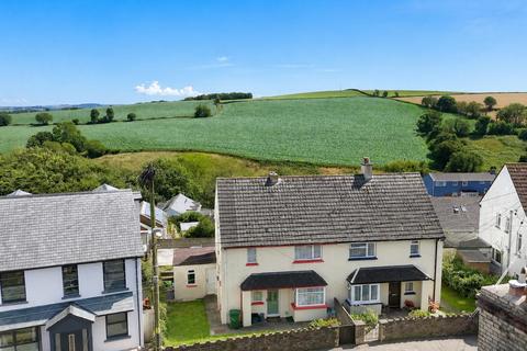 3 bed property, in Clovelly Gardens South, £265,000