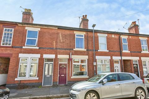 2 bed property, in Drage Street, £190,000
