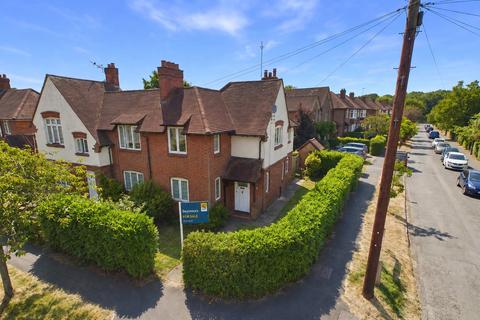 2 bed property, in Horsell, £535,000