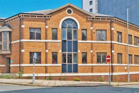1 bed property, in George Street, £35,000