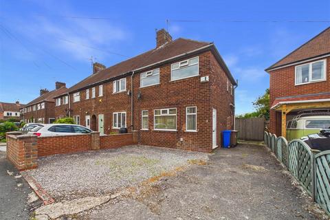3 bed property, in Albemarle Close, £165,000