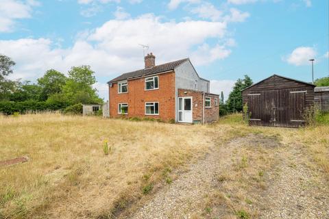 4 bed property, in Elmham Road, £275,000