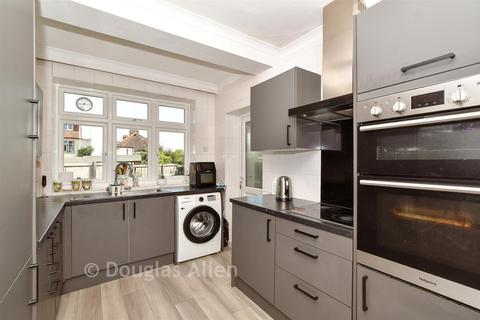 3 bed property, in Manorway, £525,000