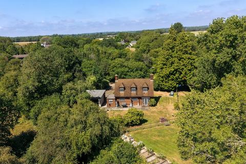 3 bed property, in Stelling Minnis, £720,000