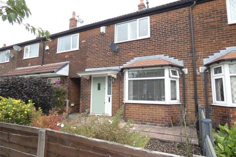 2 bed property, in Arnside Grove, £135,000