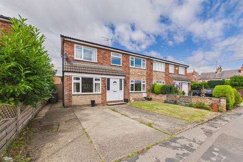 4 bed property, in Coppergate Close, £280,000