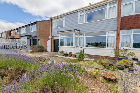 4 bed property, in Windy Hill Lane, £200,000