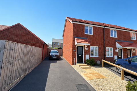 2 bed property, in Somerton TA11, £260,000