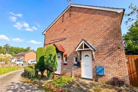 1 bed property, in Lockhart Close, £185,000