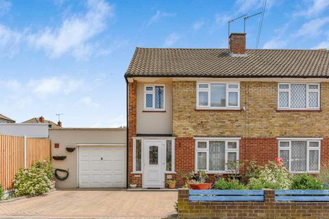 4 bed property, in The Bramblings, £700,000