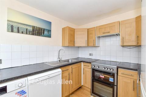 2 bed property, in Tamar Square, £125,000