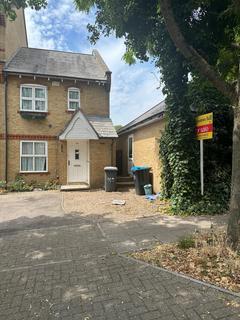 3 bed property, in Chamberlayne Avenue, £525,000