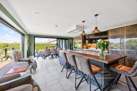 3 bed property, in Priory Farm Lane, £595,000